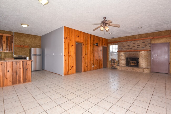 Building Photo - 4526 Rock Springs Rd