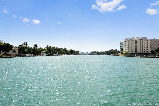 Foto del edificio - 9416 Bay Dr