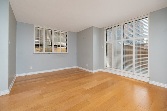 Building Photo - 89 McCaul St