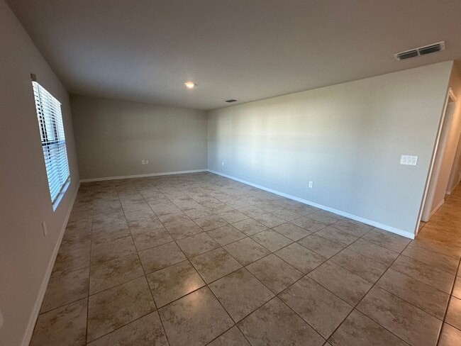 Building Photo - 3 Bedrooms 2 Bathrooms NW Cape Coral Home - AVAILABLE NOW!