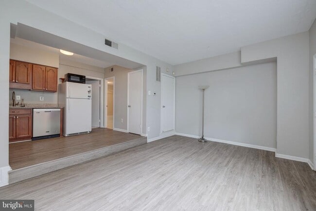 Foto del edificio - 98 N Bedford St