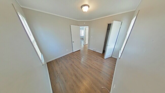 Foto del edificio - 8059 Prospect Ave