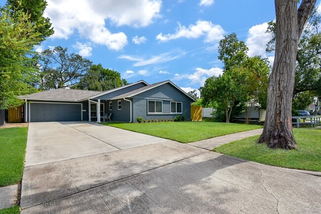 Building Photo - 7926 Ridgeview Dr