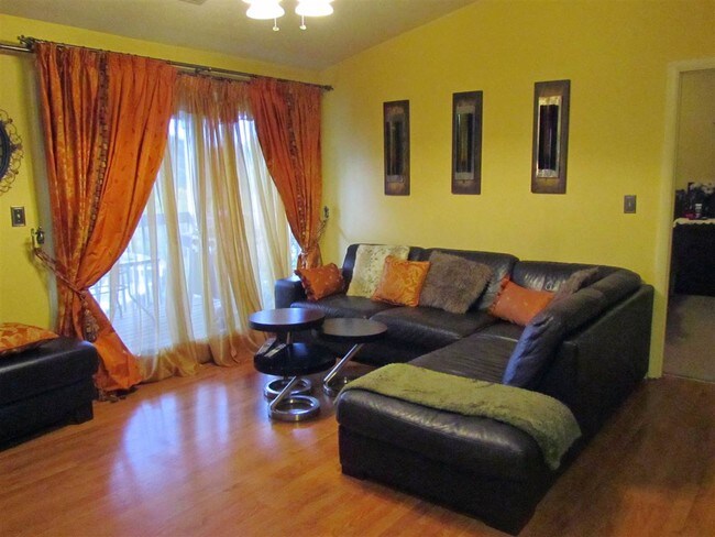 Foto del edificio - 320 Timber Ridge Dr