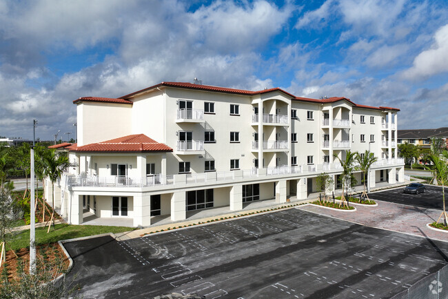 Building Photo - Grand at Doral