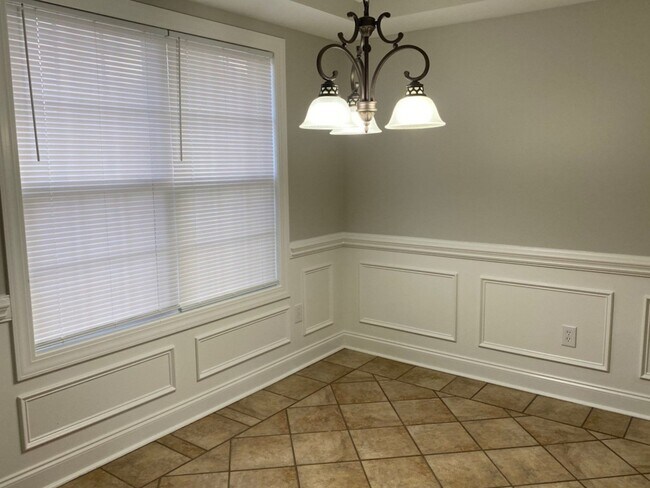 Building Photo - 32 Wyndelake Cv