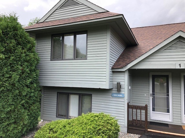 Primary Photo - 1 N Peak Village