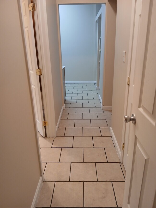 Foto del edificio - 705 S Poplar St