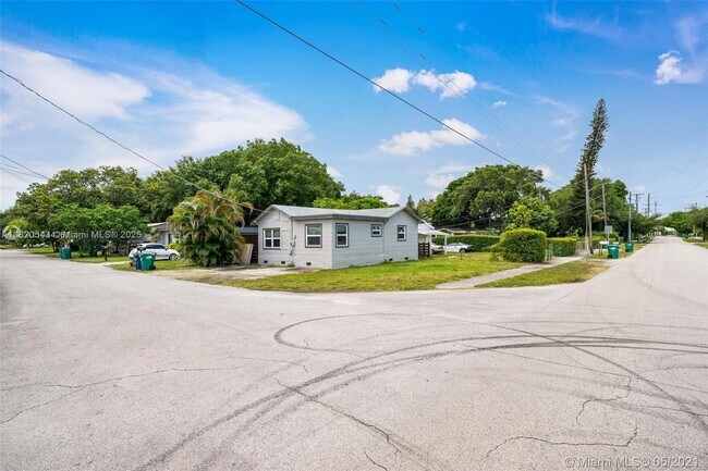 Foto del edificio - 440 NW 93rd St