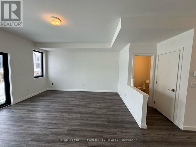 Building Photo - 9 Rainwater Ln