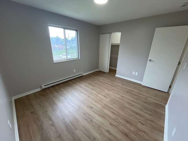 Foto del edificio - Newly Updated 2 BR/ 1 BA townhome MOVE-IN ...