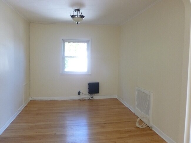 Dining Room - 75 Union Ave