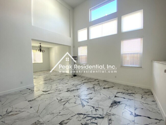 Building Photo - 5 br, 3 bath House - 995 Moonlit Wy