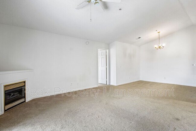 Foto del edificio - 811 Brassie Ln