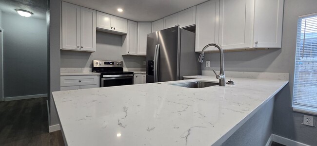 Foto del edificio - Renovated 4/2 Close to Busch Gardens and M...