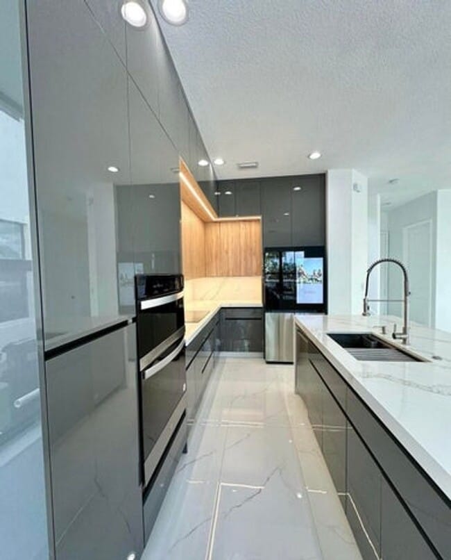 Foto del edificio - 9909 W 32nd Ln