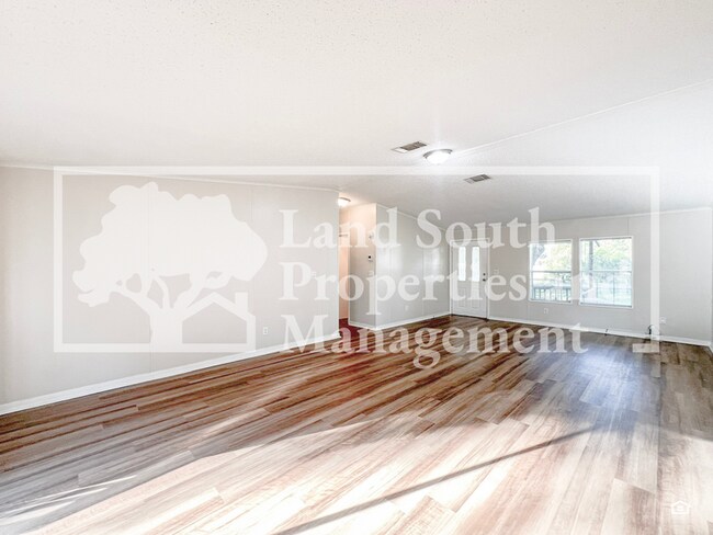Foto del edificio - 5638 Cherry Tree Dr