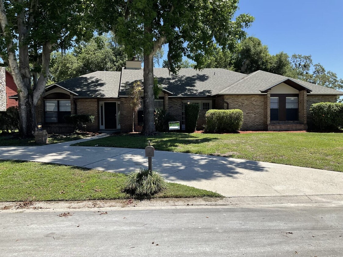 Primary Photo - 1751 Moss Ct