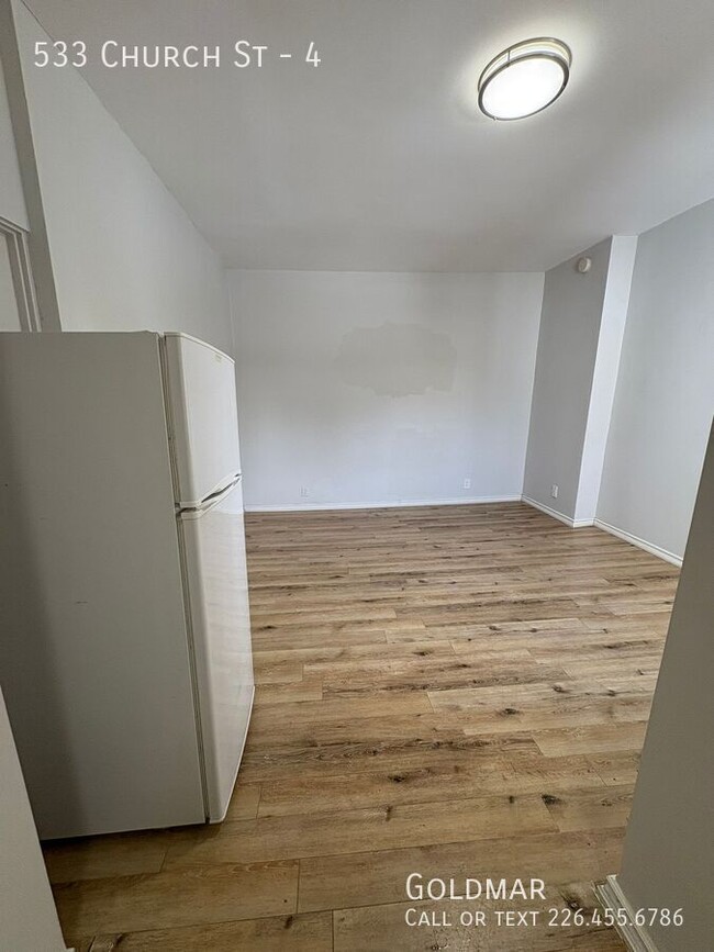 Building Photo - Beautiful Studio Apartment