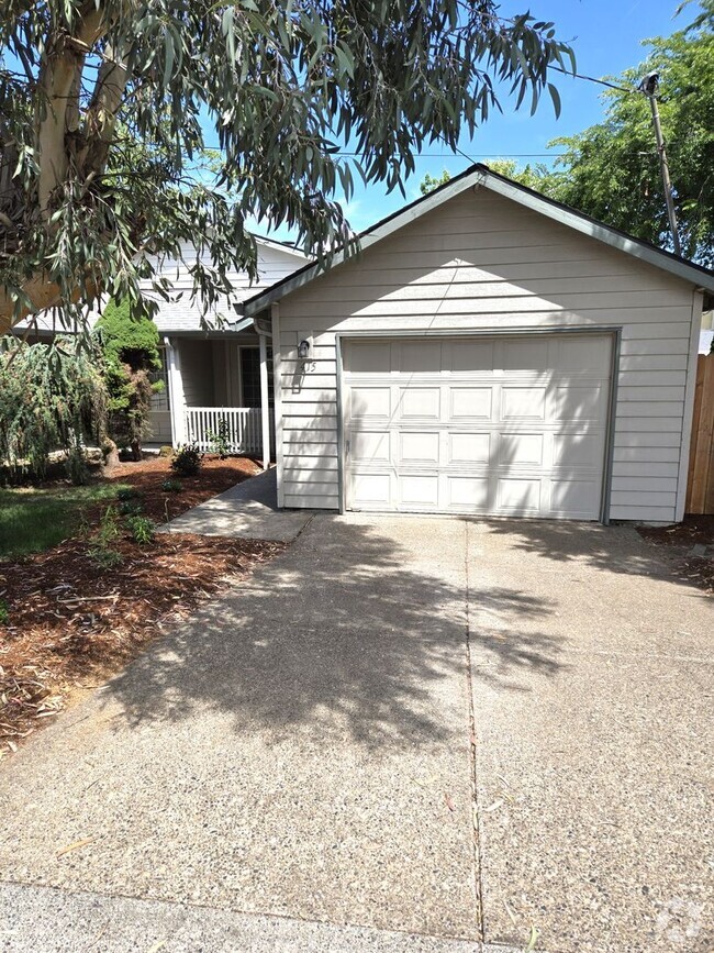 Building Photo - 415 Hilda St