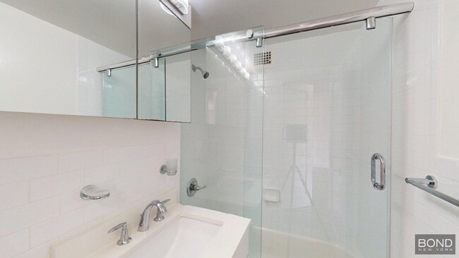 Foto del edificio - 145 E 16th St