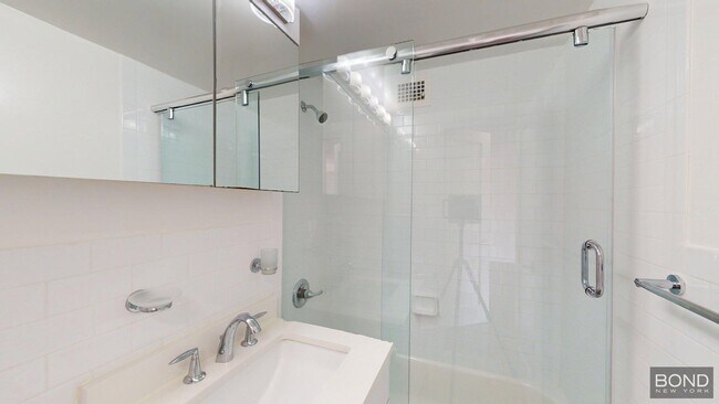 Foto del edificio - 145 E 16th St