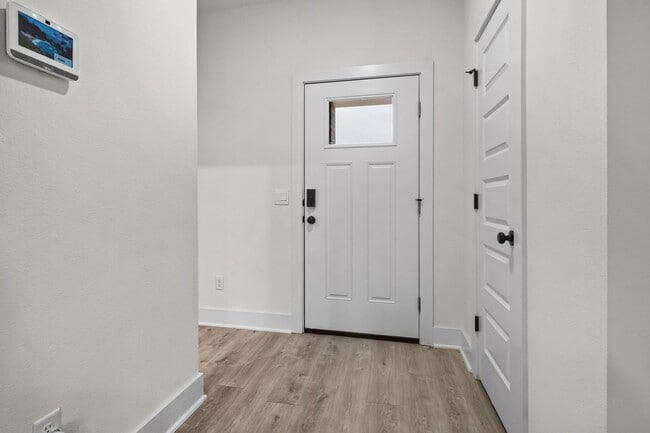 Building Photo - Welcome to Your Dream Home!