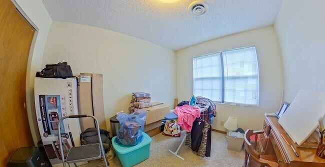 Foto del edificio - 3D Tour Available - Cozy Two Bedroom + Law...