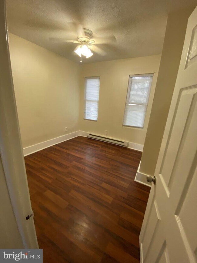 Foto del edificio - 813 E Madison St