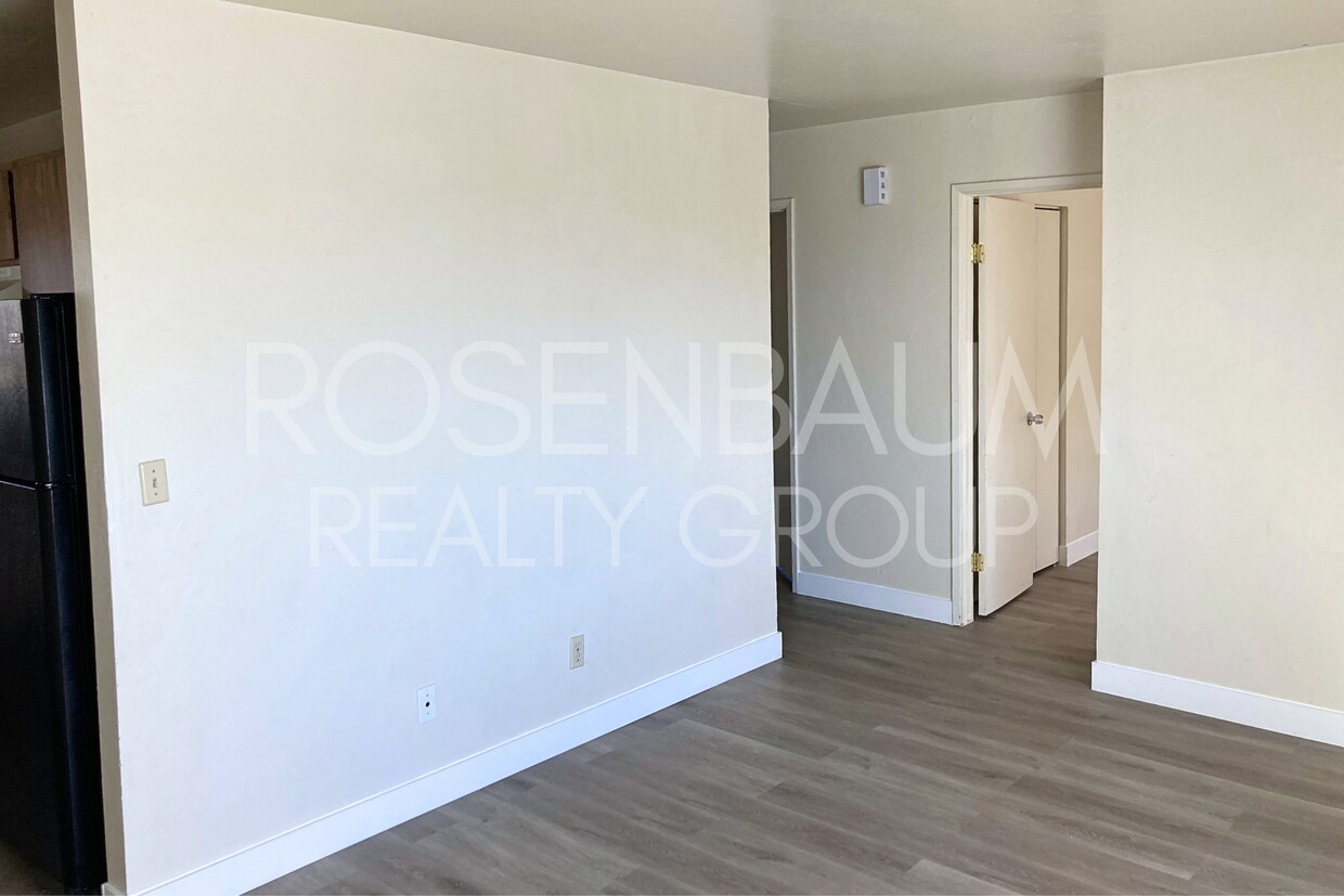 Building Photo - Charming 2-bedrooms, 1-bath upstairs apartment in the heart of Prescott Valley!