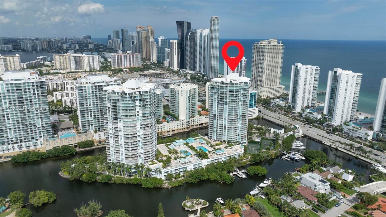 Foto principal - 16400 Collins Ave