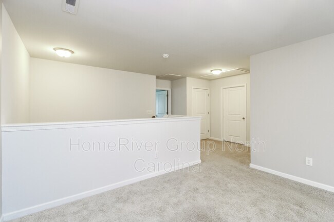 Building Photo - 800 Riley Ln