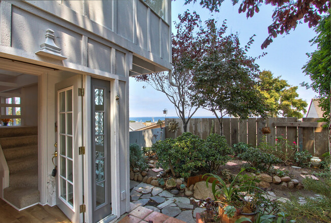 Building Photo - 611 Lantern Lane