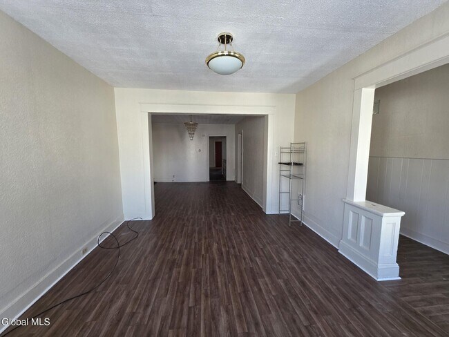 Foto del edificio - 918 Delamont Ave