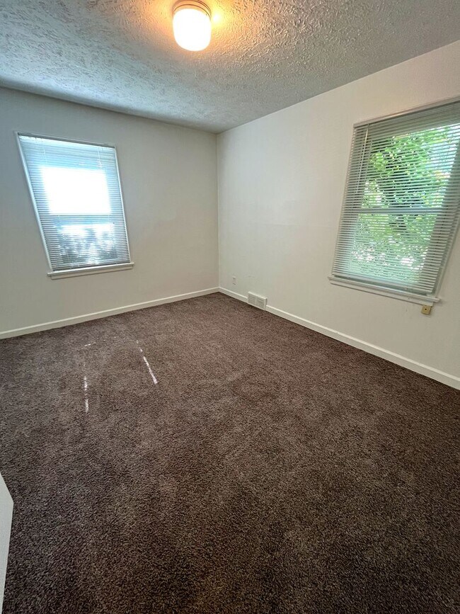 Foto del edificio - Charming 2 Bed / 1 Bath Home in Omaha – Fe...