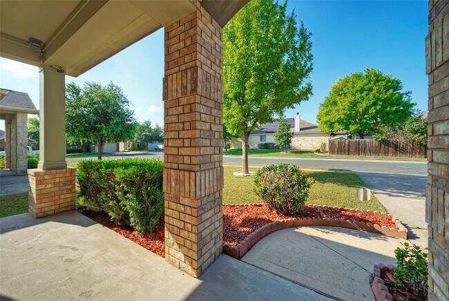 Building Photo - 2105 Callingwood Dr
