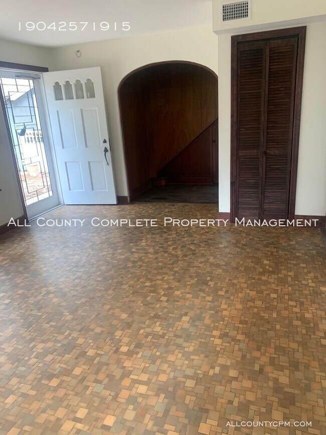 Foto del edificio - 6681 Oakwood St