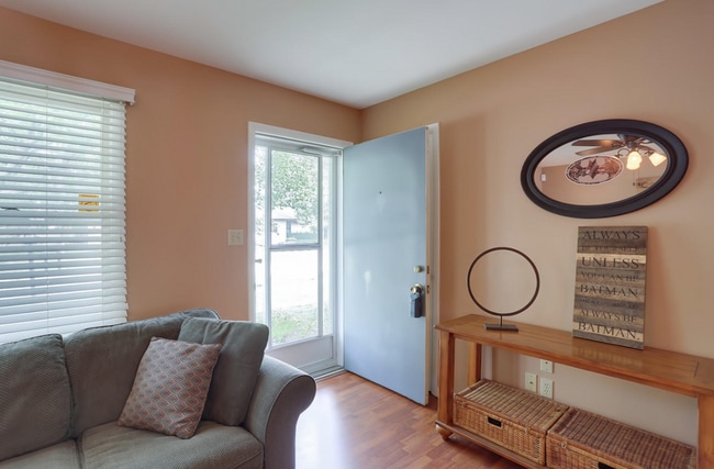 Foto del edificio - 1712 Stratford Dr