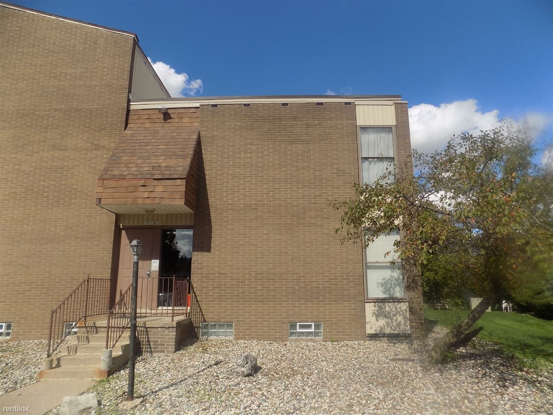 23 Dickinson St Unit I, Mount Clemens, MI 48043 Condo for Rent in