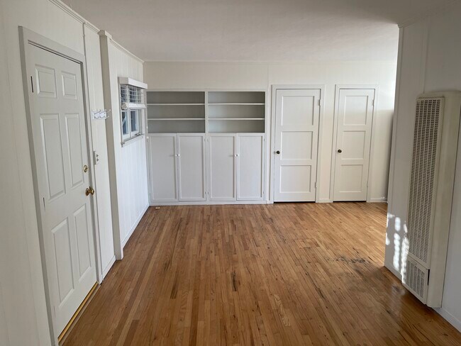 Dinnig area - 2487 Banner Ave