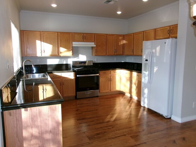 Building Photo - Spacious 2-Bedroom, 2-Bath Rental with 2-C...