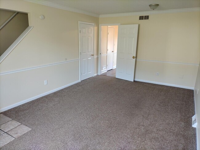 living area - 2400 Echo Valley Dr