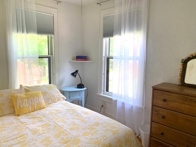 Natural Light everywhere - 811 E College St