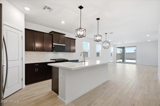 Foto del edificio - 15875 W Cottontail Ln