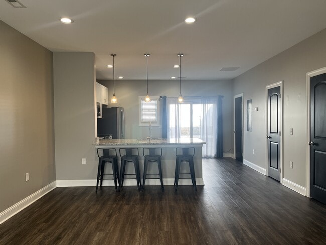 Building Photo - 77 Emanuel Ct