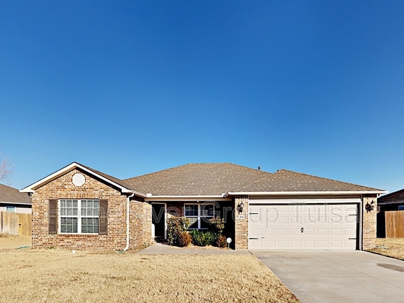 2616 W Imperial St, Broken Arrow, OK 74011 House Rental in Broken