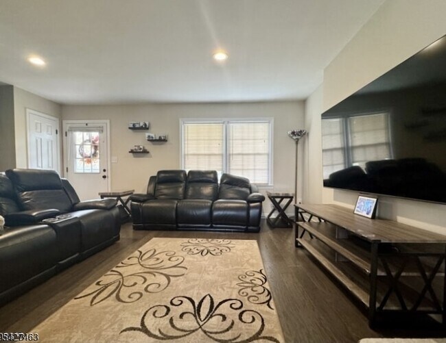 Foto del edificio - 2109 Jamestown Common