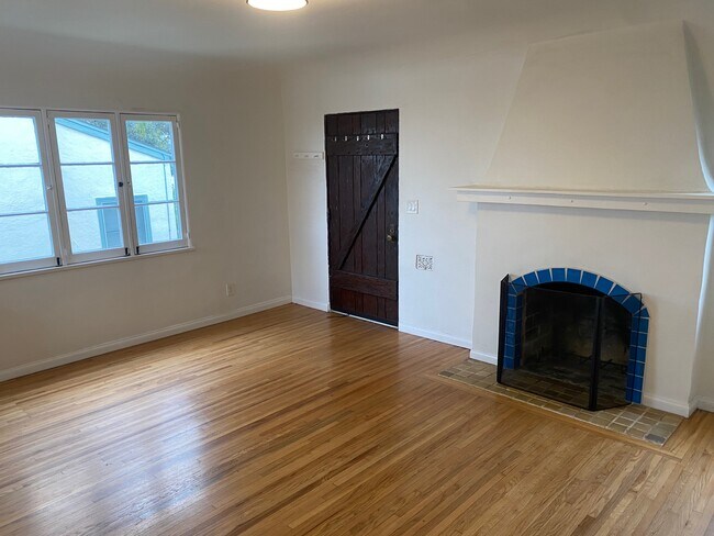 Building Photo - 1346 Buena Vista St
