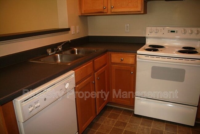 Building Photo - 300 Riverbend Dr