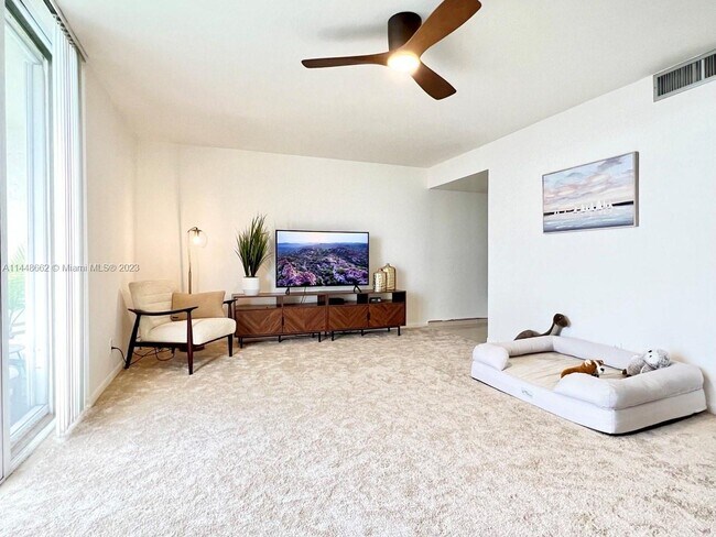 Foto del edificio - 18181 NE 31st Ct